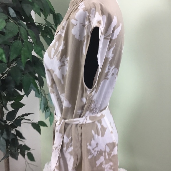 Liz Claiborne Large tan and white belted sleeveless top - Picture 6 of 14